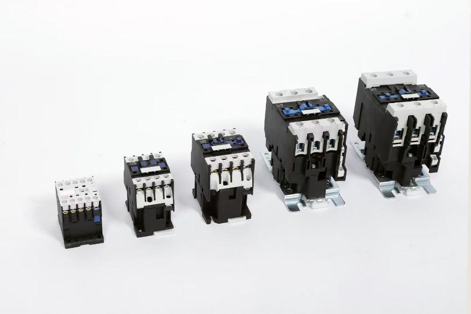 What is the difference between DC contactor and AC contactor?